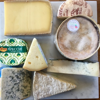 秋・冬限定チーズ　モンドール　入荷しています。