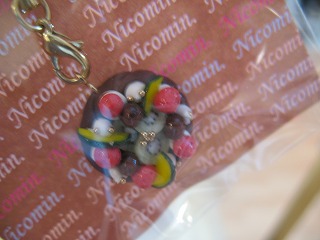 Nicominさんの樹脂粘土ストラップ