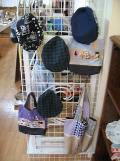 布と革の空色展