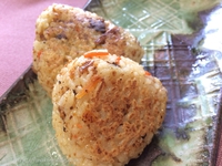 ウニの炊き込みご飯で焼きおにぎり！小泉食品