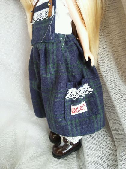 ガーリ―なサロペットパンツ。