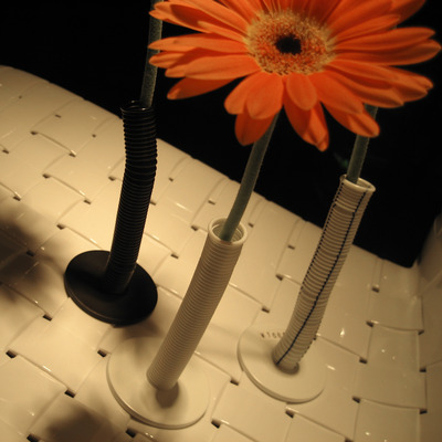 100%straw vase&AmiAmiチェア。